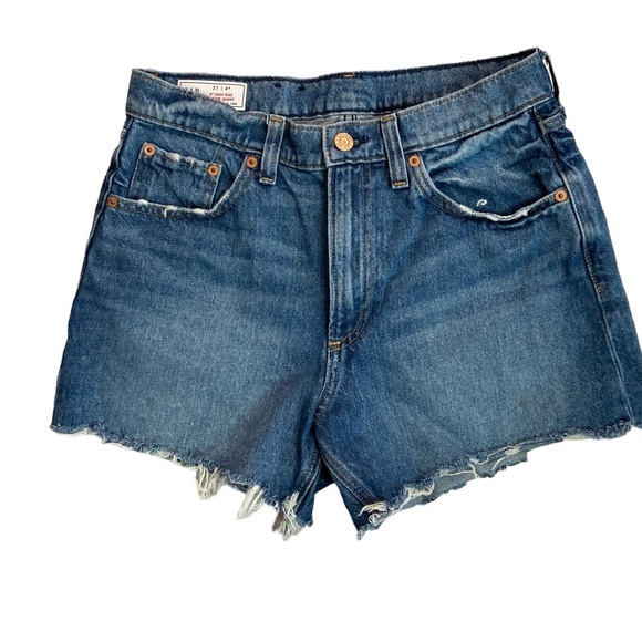 Gap 4" High Rise Distressed Stride Short - Picture 1 of 6